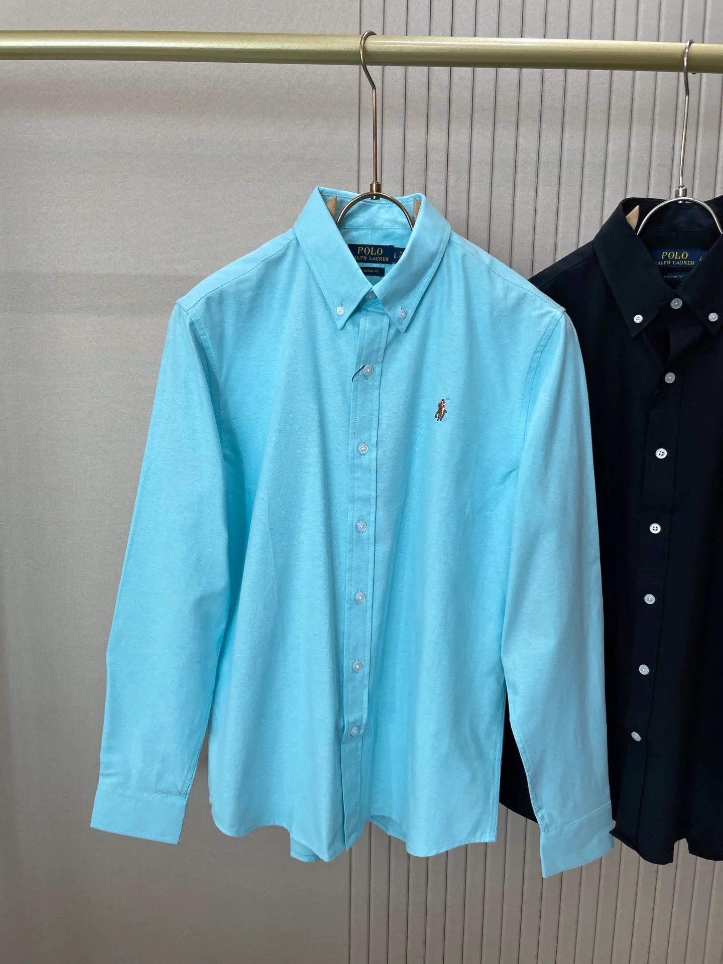 P220 🌸🌸🌸 POLO Ralph Lauren [High Quality] Classic shirt! The classic casual shirt made of pure cotton Oxford cloth has a unique design. It has a simple, clean and classic silhouette design. It is a versatile style that can be switched at will. The fabric feels soft and delicate, highly breathable, and is close to the skin and comfortable to wear. It can be worn alone as an inner layer. Its versatile performance is beyond your imagination! The upper body of the ready-to-wear is simple and classic yet elegant! Size:M-XXL